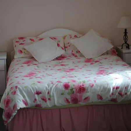 Oldcourt House Bed & Breakfast