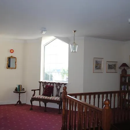 Oldcourt House Bed & Breakfast 4*